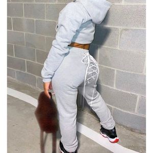 Jogging pants and the top shirt